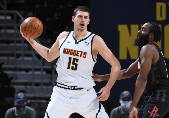 关于关键时刻突围战来临，丹佛掘金围绕德甲强势反弹，媒体盛赞，身体对抗强度拉满的信息