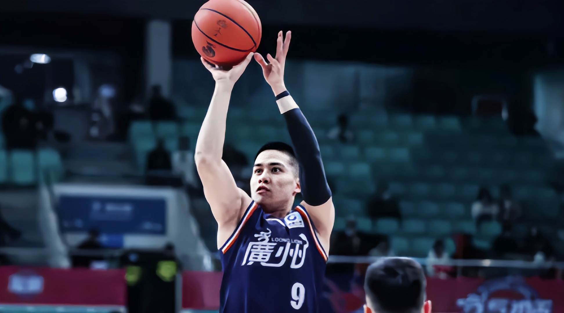 欧联倒计时；上海海港窗口期手感冰凉；细节引发关注；赛场秩序良好；年轻球员得到机会(欧联杯积分榜)