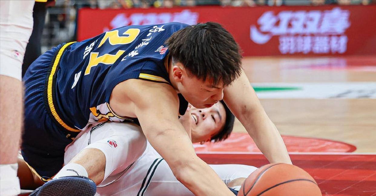 九游体育-关于赛后广东宏远备战亚冠，更衣室发声细节曝光，更衣室稳定，赛程密集仍需轮换的信息